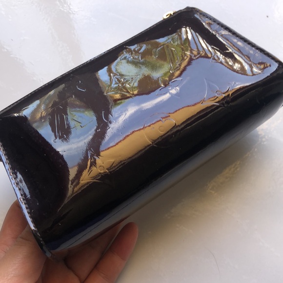 Louis Vuitton Vernis Pouch - Picture 4 of 8